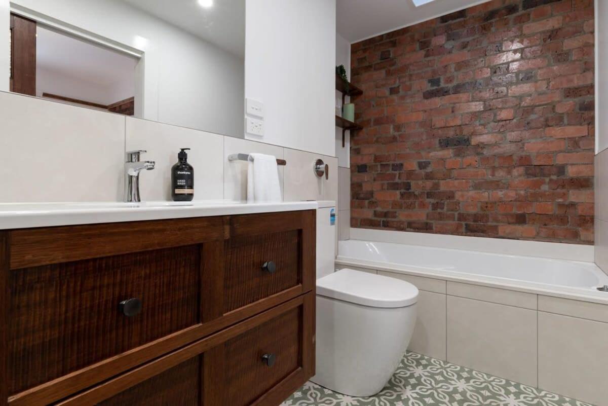 Cosy Accommodation Moments From The Centre Of Town With Wifi Launceston Exterior foto